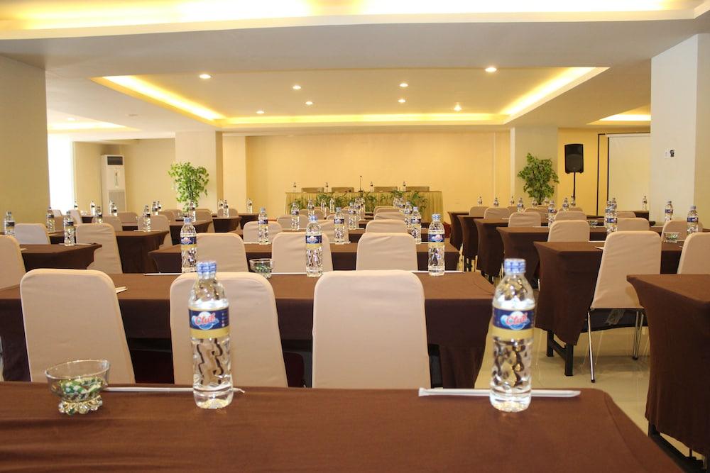 Grand Asia Hotel Макасар Екстер'єр фото