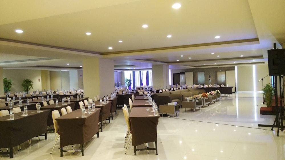 Grand Asia Hotel Макасар Екстер'єр фото